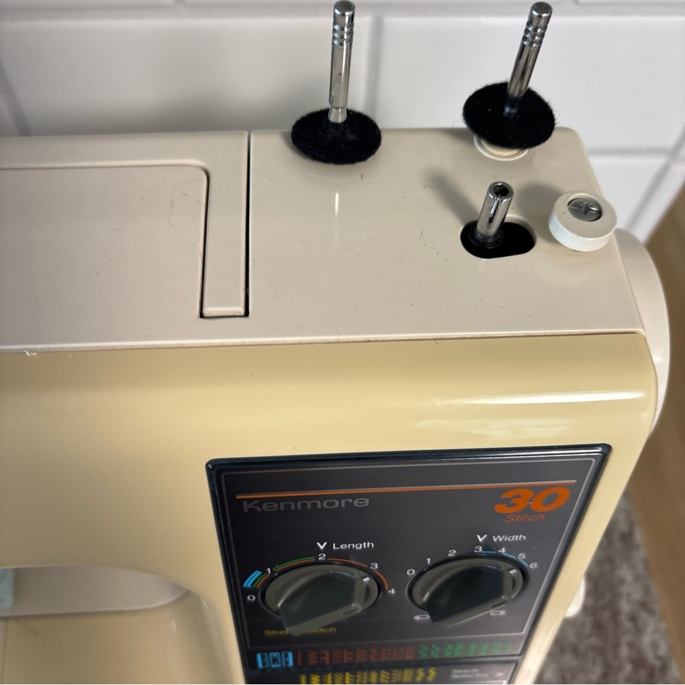 Kenmore 385.1884180 Retro 30 Stitch Sewing Machine W/ Pedal, Extras- Works! - Picture 8 of 17